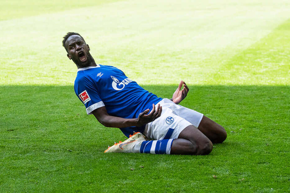 Salif Sané köpfte Schalke in der 28. Minute mit 2:1 in Führung.