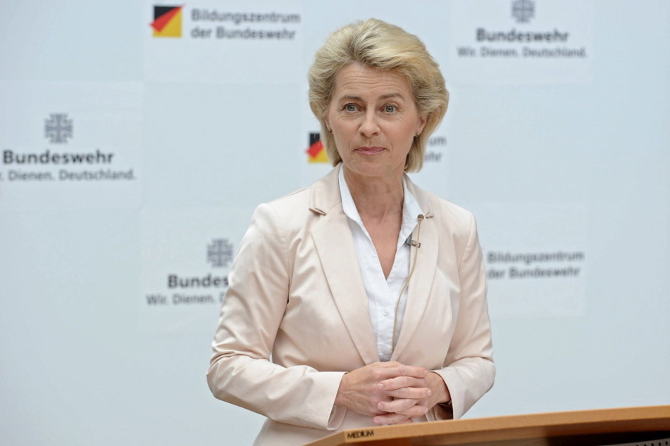 Verteidigungsministerin Ursula von der Leyen (58, CDU).