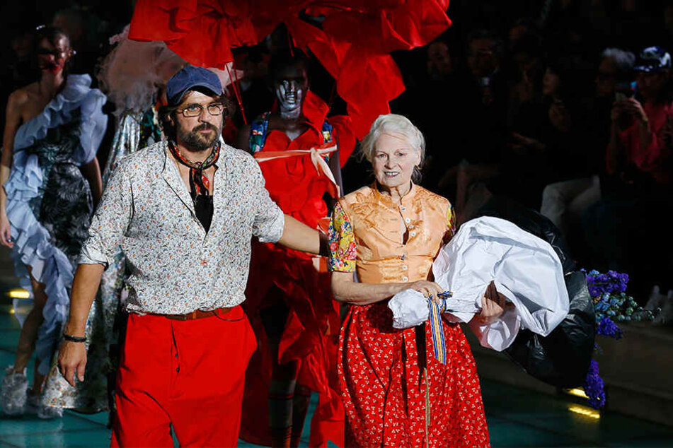 Die Modedesignerin Vivienne Westwood (re) und ihr Ehemann Andreas Kronthaler.