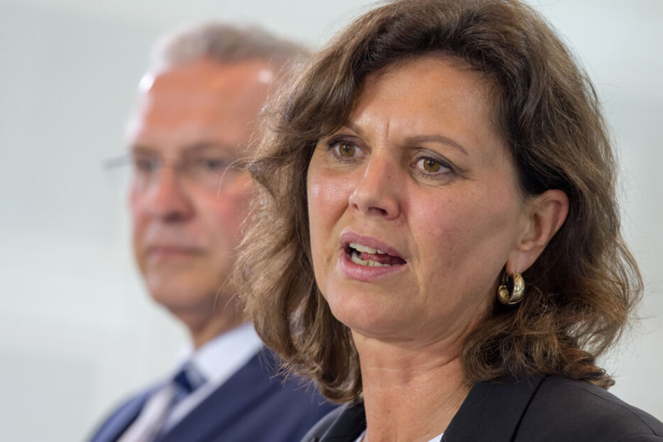 Die bayerische Innenminister Joachim Herrmann und die Landtagspräsidentin Ilse Aigner (beide CSU) verurteilen den Anschlag in Halle. (Archivbild)