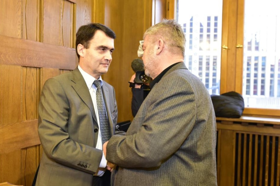 Dr. Mathias Hänel (l.) begrüßt CDU-Stadtrat Wolfgang Höhnel (r.)
