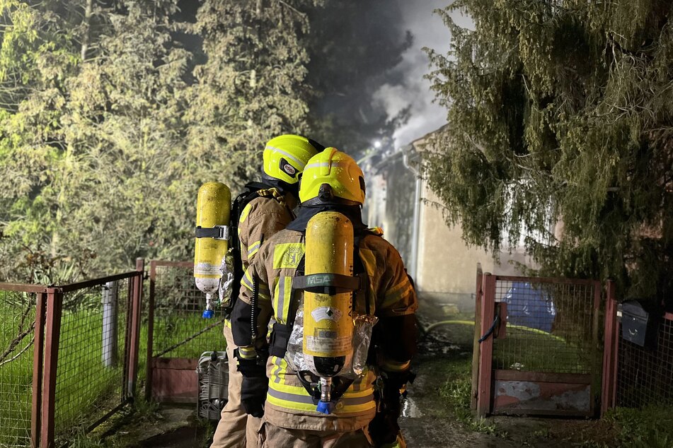 Mehr als 70 Brandbekämpfer der Feuerwehr waren im Einsatz, um das Feuer zu bekämpfen.