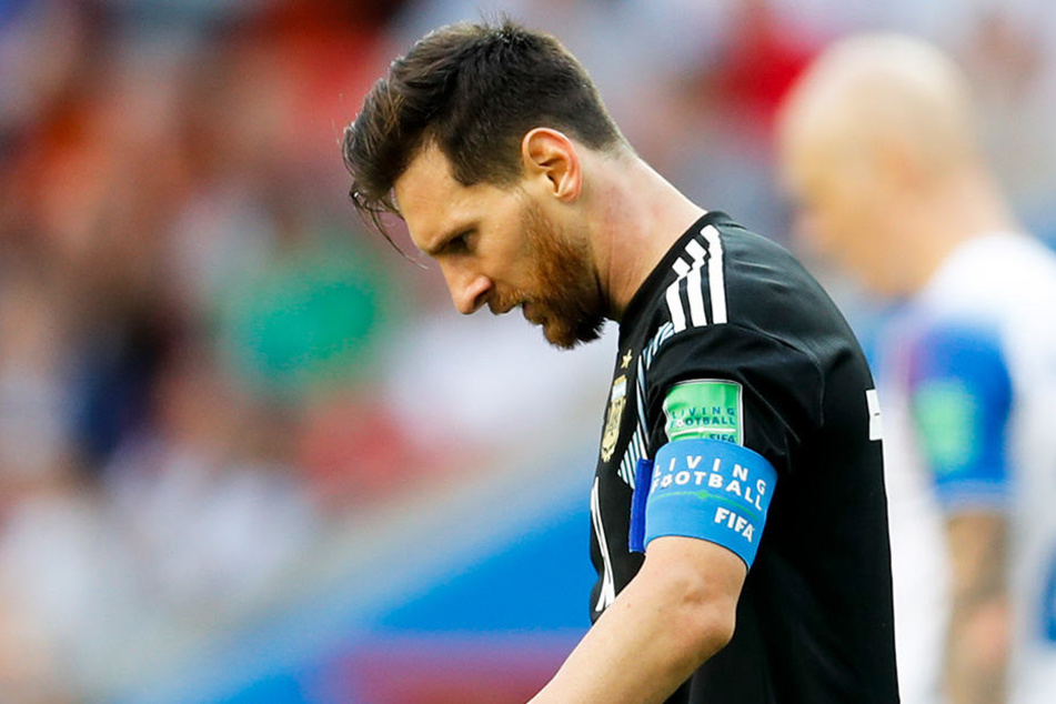 Argentiniens Stürmer Lionel Messi läuft nach einem vergebenen Elfmeter über den Platz.
