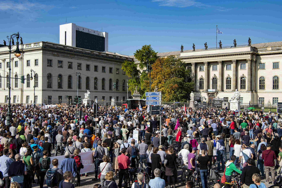 2019 demonstrierten zahlreiche Teilnehmer gegen Antisemitismus.