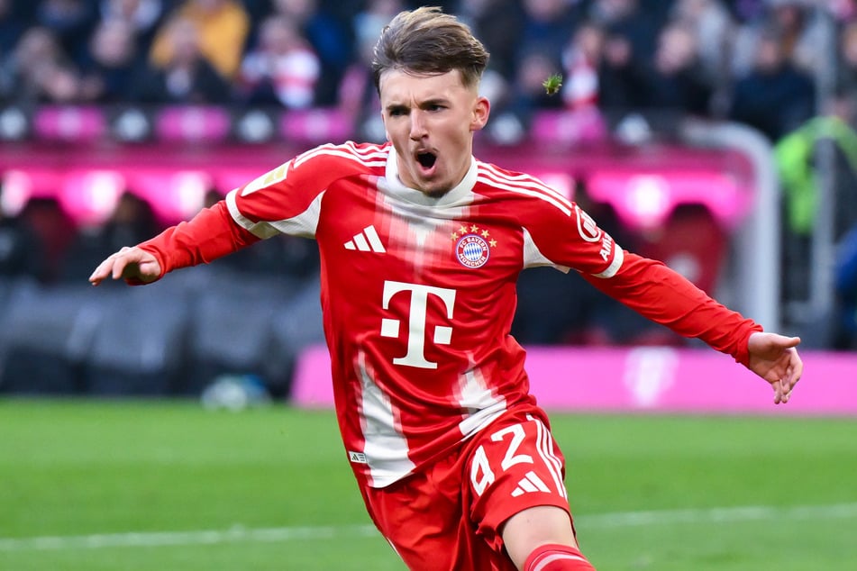 Bayern-Spieler Lennart Karl (17) jubelt über sein Tor gegen Freiburg.