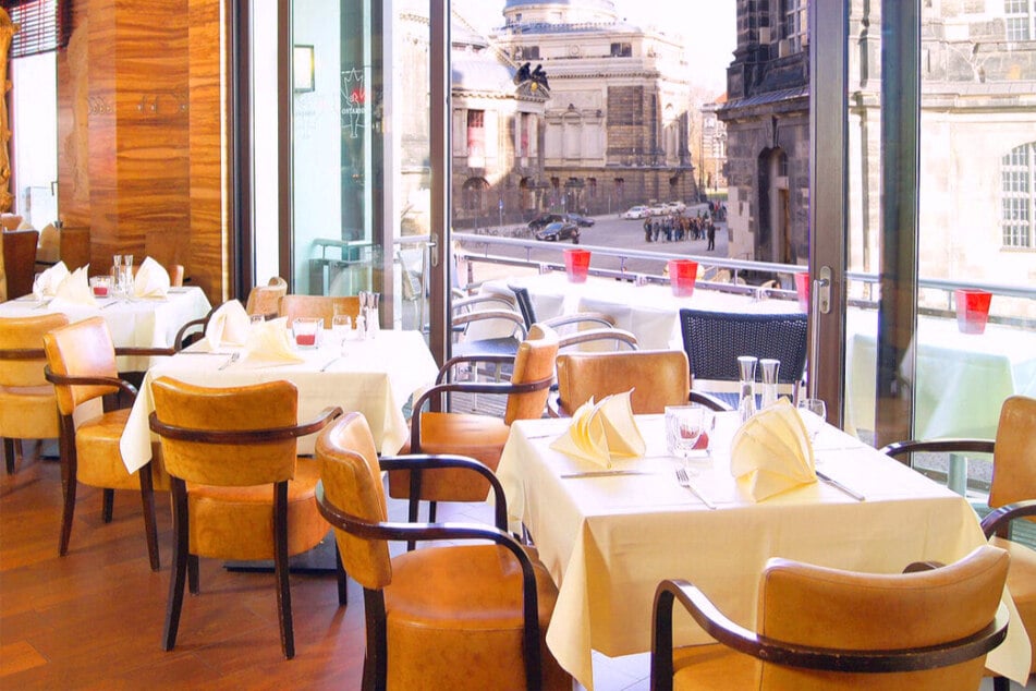 Im Steakhouse Ontario genießen Gäste nicht nur leckere Speisen, sondern auch den einmaligen Ausblick auf die Frauenkirche.