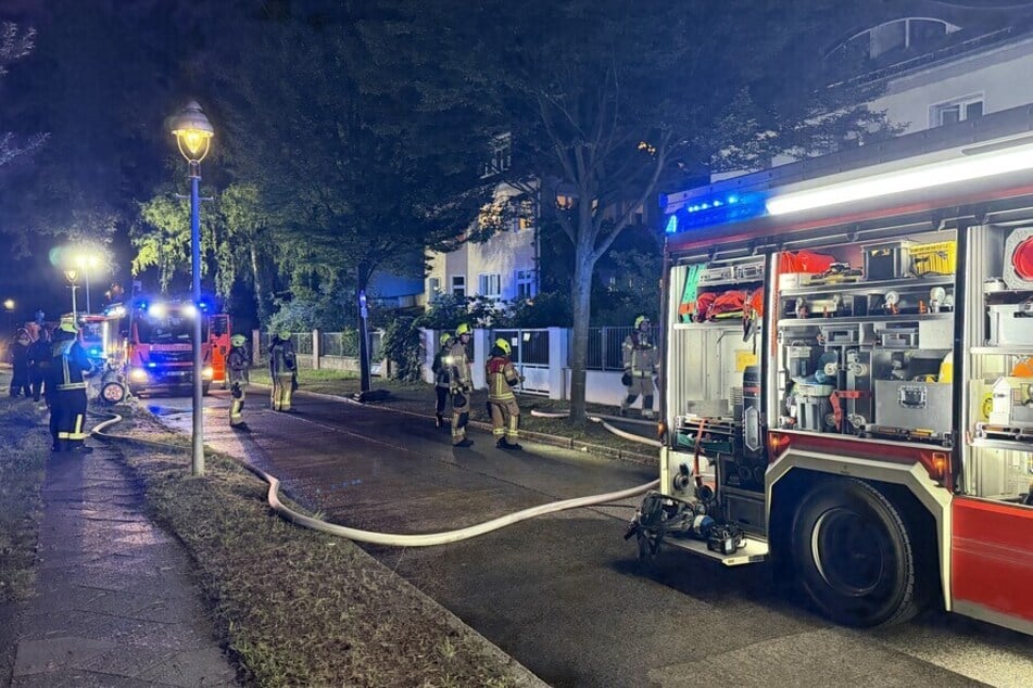 Die Feuerwehr war mit insgesamt 54 Einsatzkräften circa 2 Stunden im Einsatz.