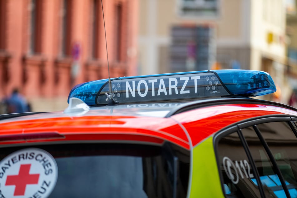 Eine Fußgängerin (33) wurde am Donnerstag bei einem Unfall in Oelsnitz (Vogtland) schwer verletzt. (Symbolbild)