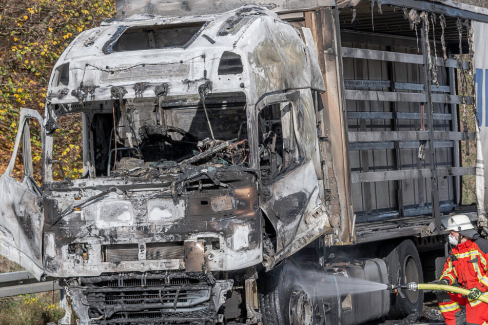 Lkw brennt auf A5: Viele Fahrer halten Rettungsgasse nicht ein