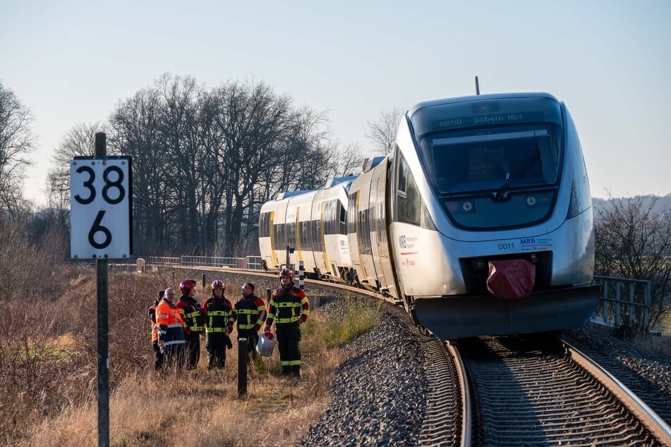 Solche Regionalbahnen (Archivfoto) verkehren auf der betroffenen Strecke. Ein Zusammenstoß würde Tote und Verletzte fordern.