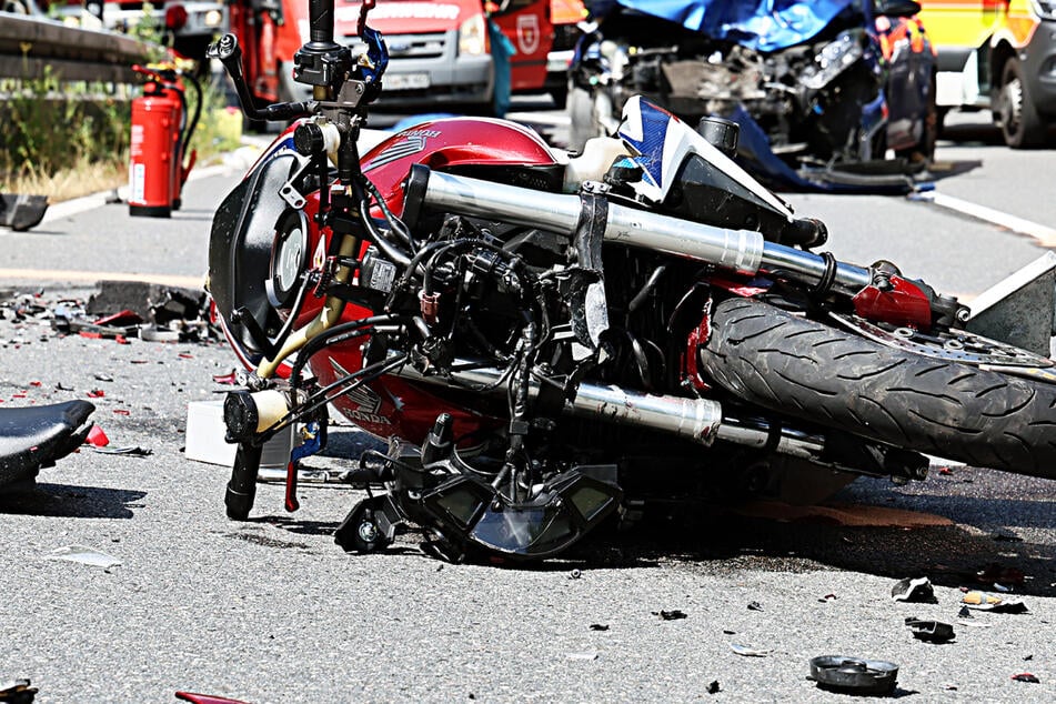 Unfall auf der Kreisstraße MIL42 bei Kirchzell in Unterfranken: Ein 68-jähriger Motorradfahrer wurde tödlich verletzt!