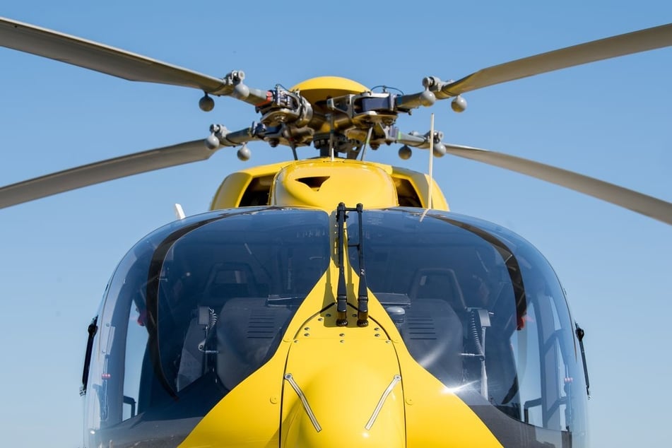 Ein Rettungshubschrauber brachte den Schwerverletzten in ein Krankenhaus. (Symbolbild)