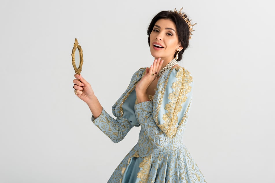 Findet bei einer Führung gemeinsam mit Herzogin Elisabeth ihre verschwundene Kleidung - Tratsch und Klatsch inklusive. (Symbolfoto)