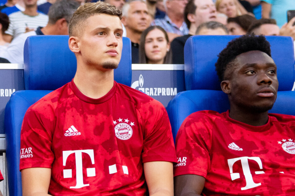Michaël Cuisance (21, l.) steht wohl vor einem Wechsel in die Premier League zu Leeds United. Es wäre der nächste Abgang beim FC Bayern München.