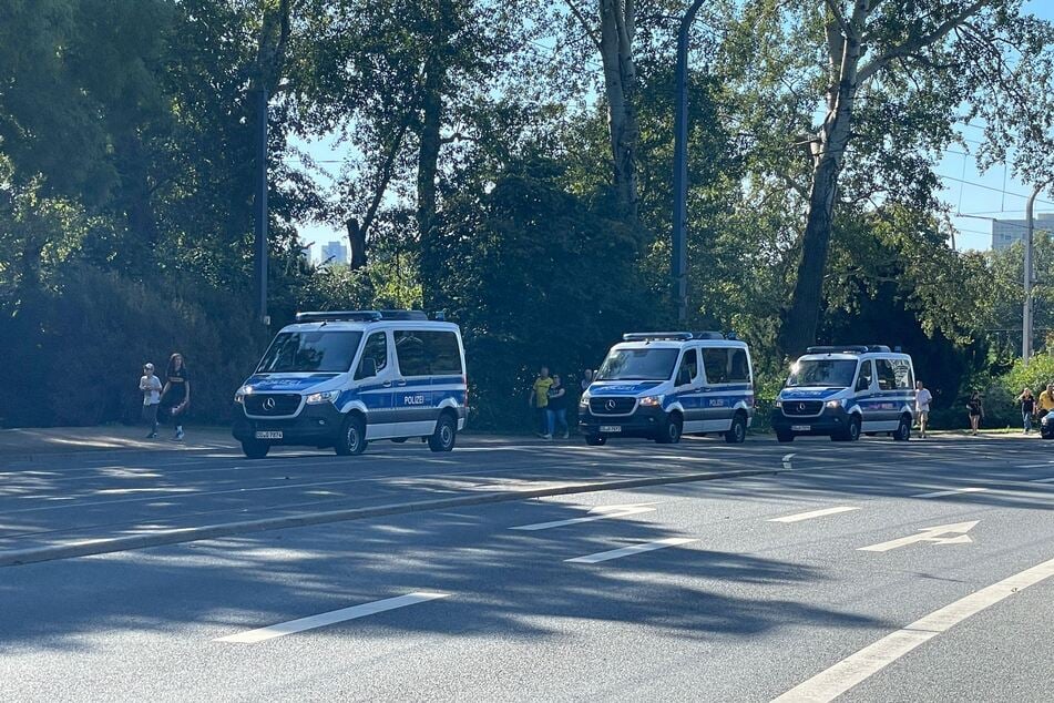 Insgesamt 700 Polizisten waren beim Ost-Derby zwischen Dynamo Dresden und Hansa Rostock im Einsatz.