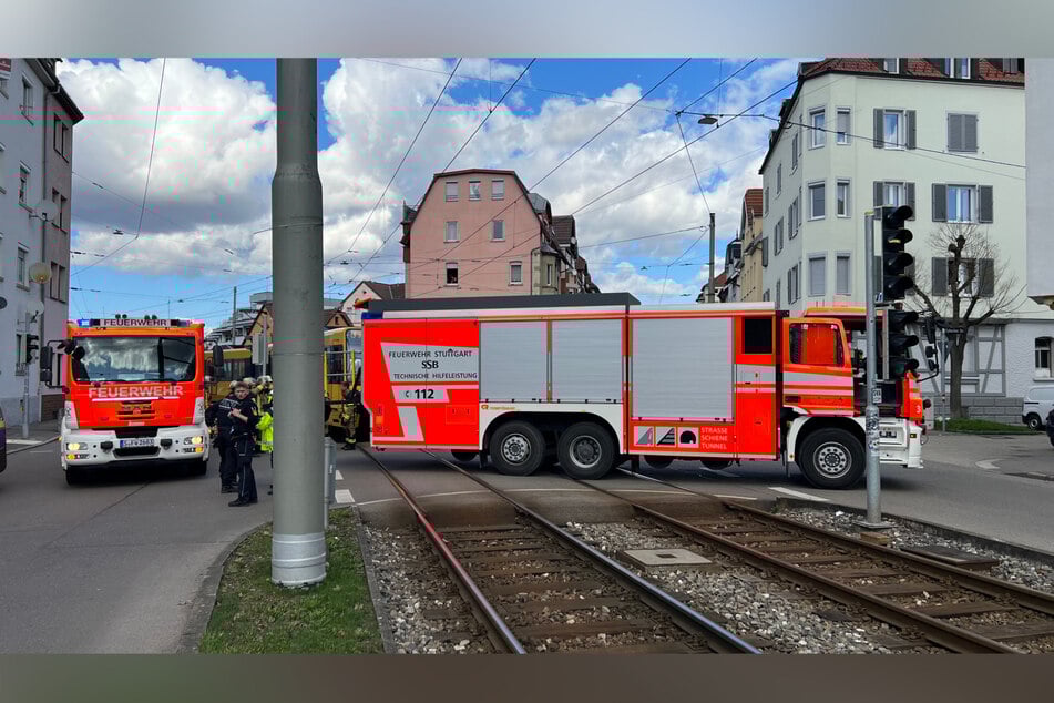 Am Nachmittag ist ein Fußgänger in Stuttgart unter eine Stadtbahn geraten.