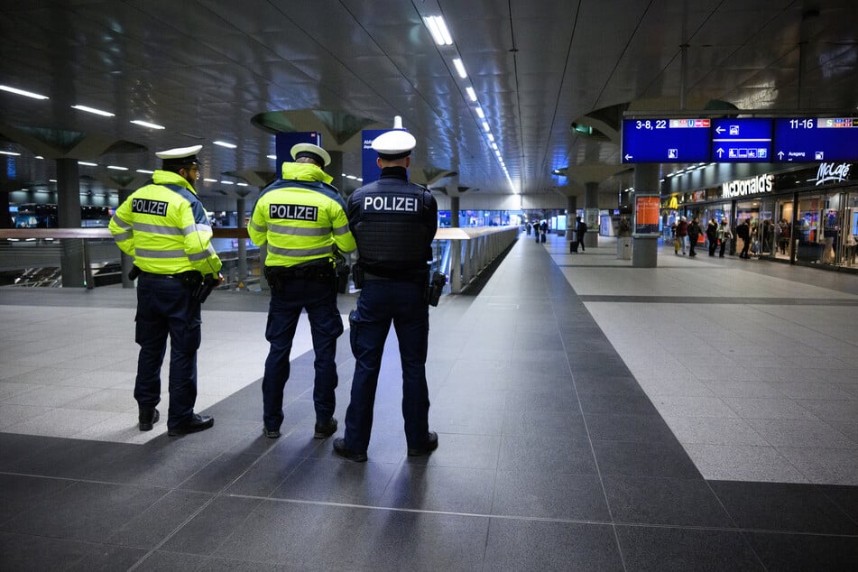 Die Bundespolizei arbeite momentan daran, immer mehr Bahnhöfe mit Kameras und Videotechnik auszustatten.