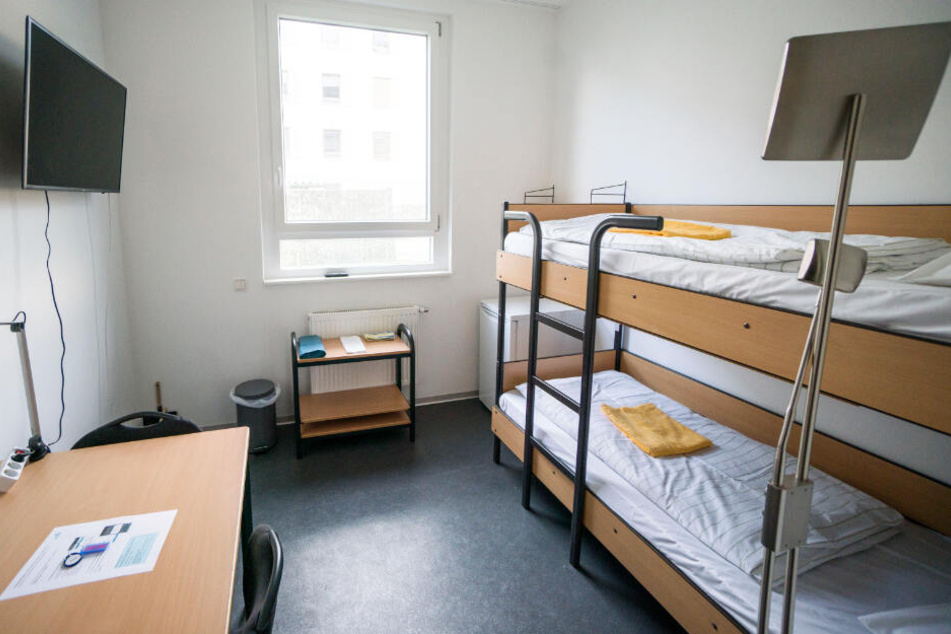 Bislang mussten in Deutschland bereits mehrere Menschen in Krankenhäusern in entsprechenden Quarantänezimmer untergebracht werden.