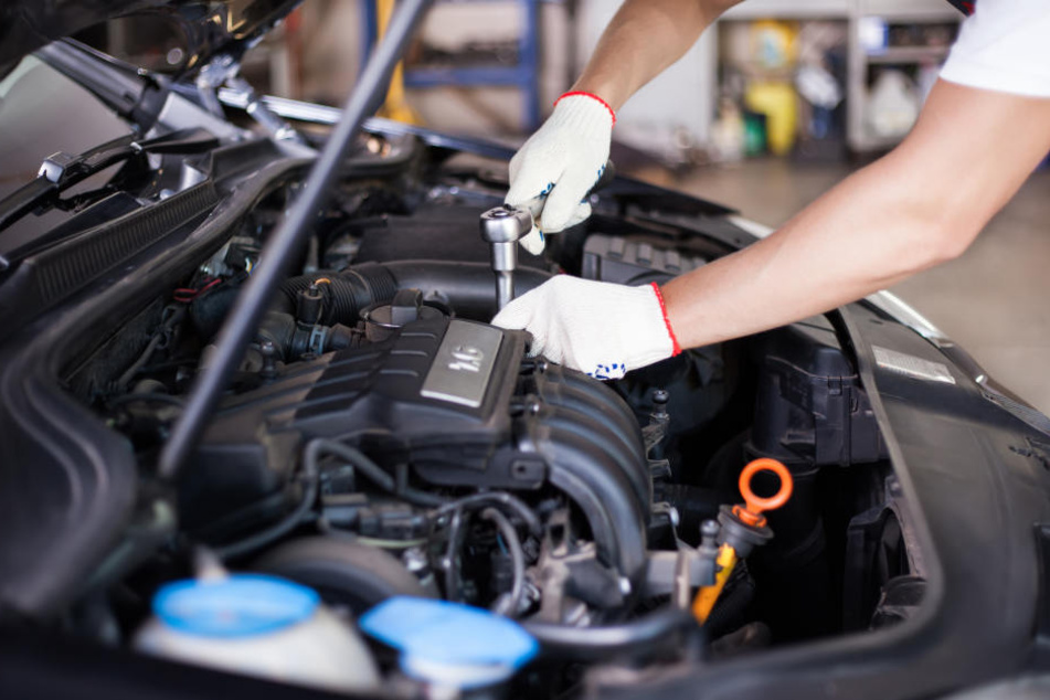 Ein Automechaniker hat einen krassen Fund in einem Motor gemacht. (Symbolbild)