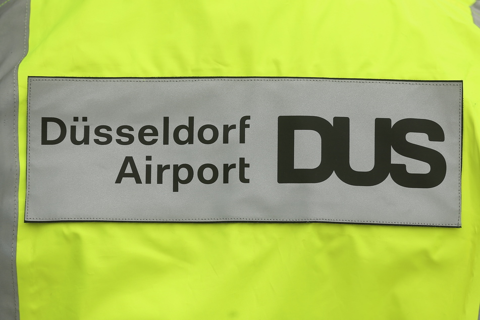 Die Männer seien laut Angaben keine Angestellten der Flughafen Düsseldorf GmbH.