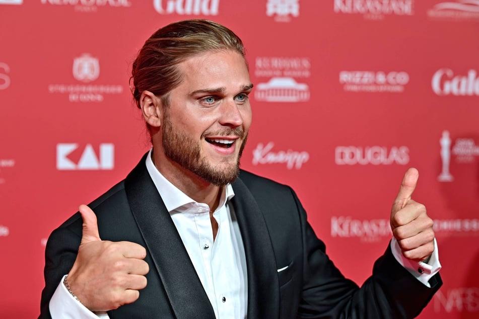 Der Isländer wurde während der WM 2018 aufgrund eines Tweets einer argentinischen Schauspielerin zum Star. Mittlerweile arbeitet er als Schauspieler, Entertainer und Unternehmer.