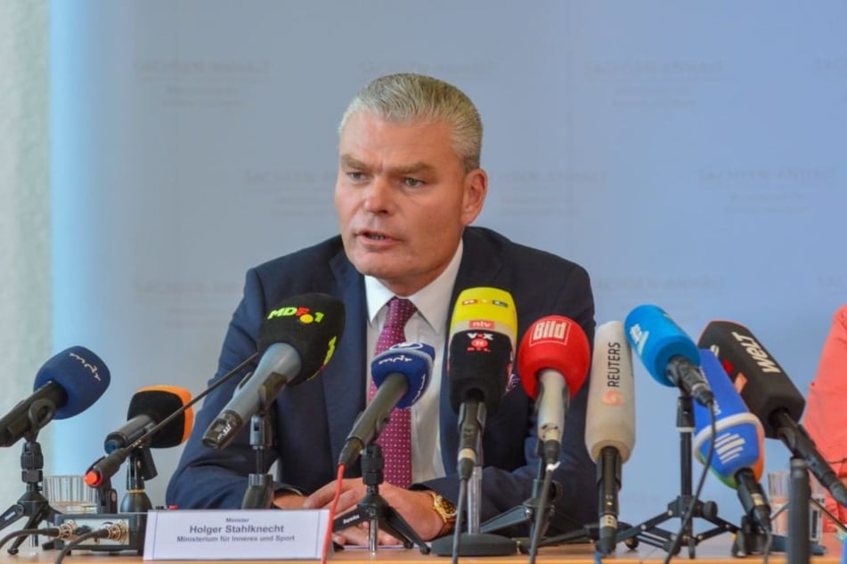 Sachsen-Anhalts Innenminister Holger Stahlknecht während der Pressekonferenz.