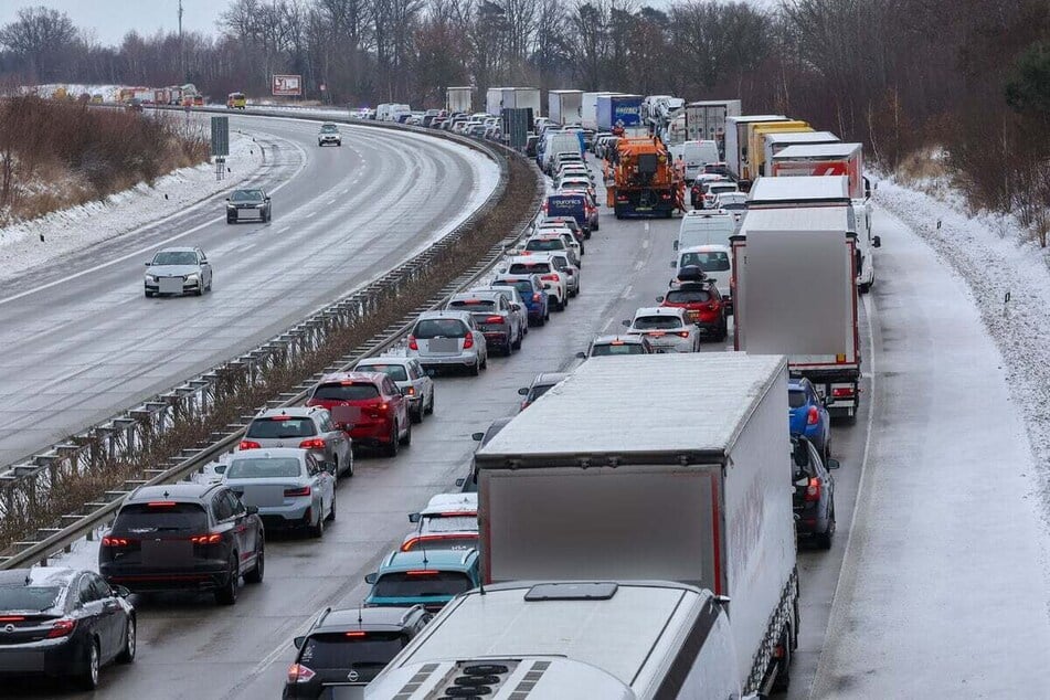 Auf der A4 kam es aufgrund des Unfalls zu Stau.
