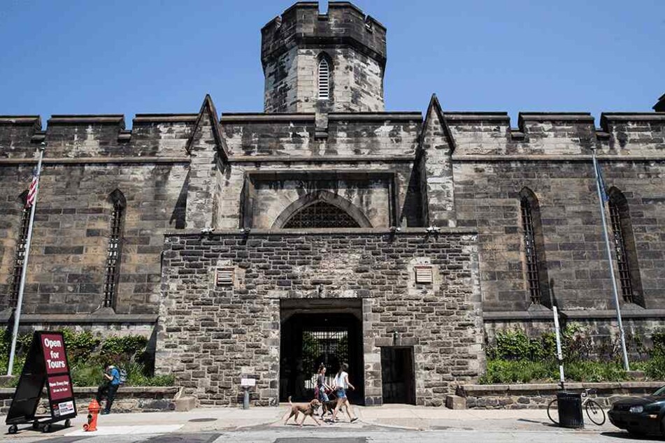 Der Eingang des ehemaligen Gefängnisses Eastern State Penitentiary in Philadelphia, das heute ein Museum ist.