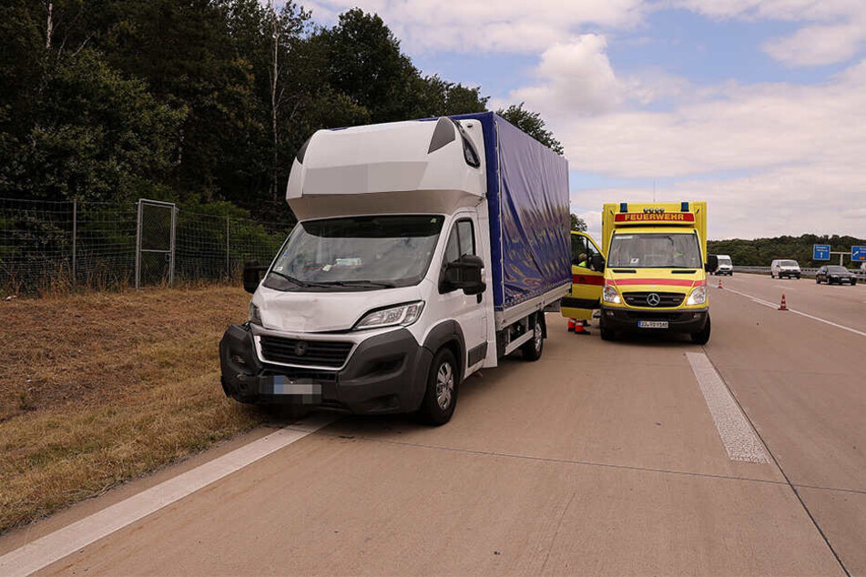 Die Insassen im Transporter sollen unverletzt geblieben sein.