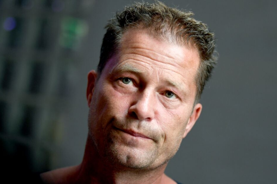 Til Schweiger feiert Weihnachten laut Ex-Frau Dana mit Zigaretten und Rotwein.