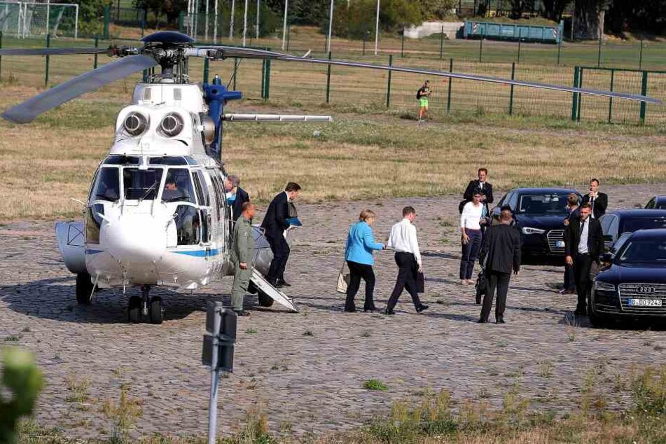 Gegen 16.45 Uhr ist Angela Merkel mit dem Hubschrauber der Luftwaffe im Ostra Gehege gelandet.