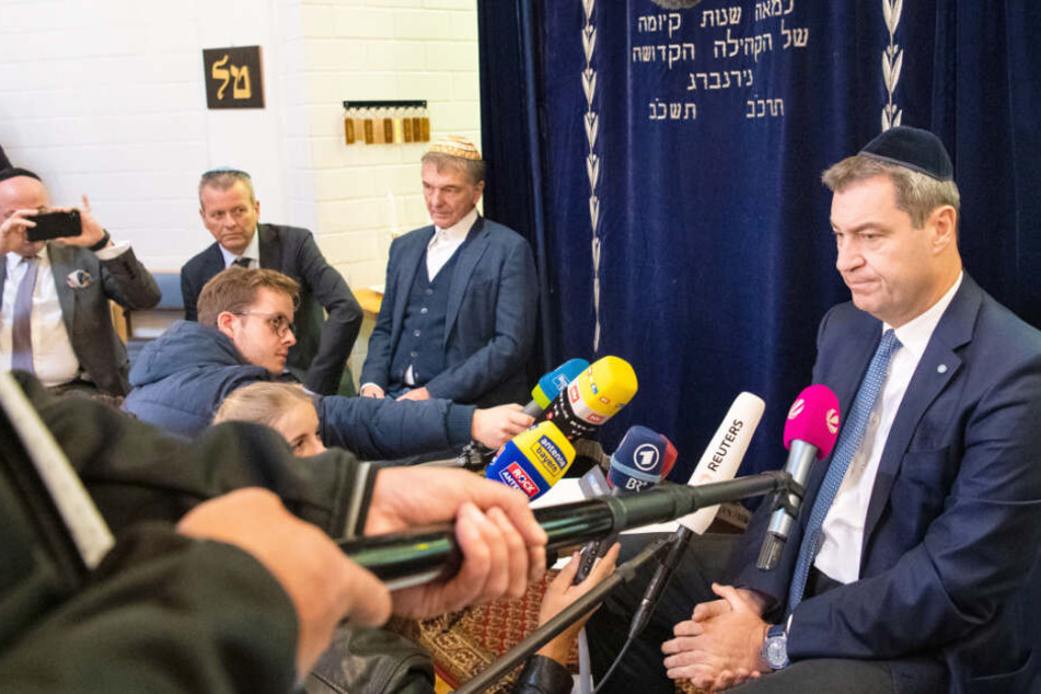Markus Söder (CSU) nahm in der Synagoge der Israelitischen Kultusgemeinde Nürnberg an einem Gespräch teil.