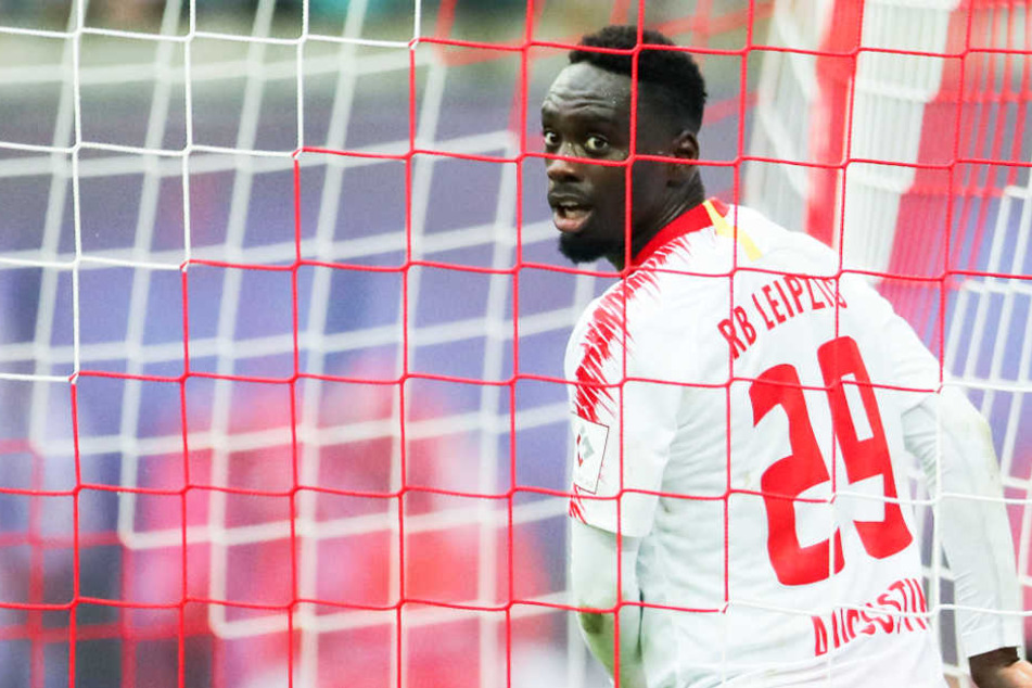 Gibt es jetzt Ärger für Jean-Kevin Augustin (21) ? Für Sylvain Ripoll, Trainer der französischen U21-Nationalmannschaft, ist das Verhalten des RB-Stars inakzeptabel.