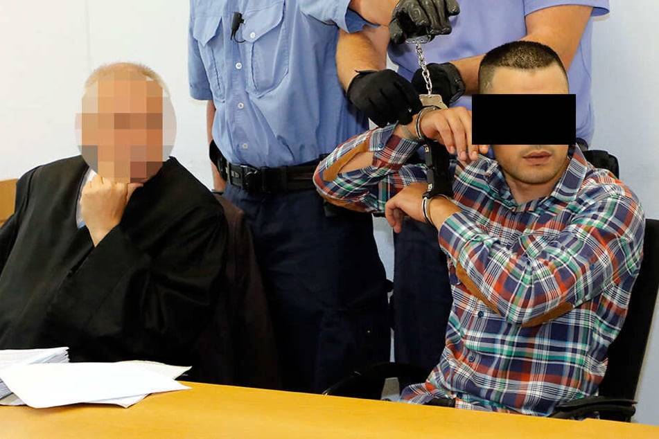 Der Angeklagte, Nabil H. (re.) bestreitet die Tat.