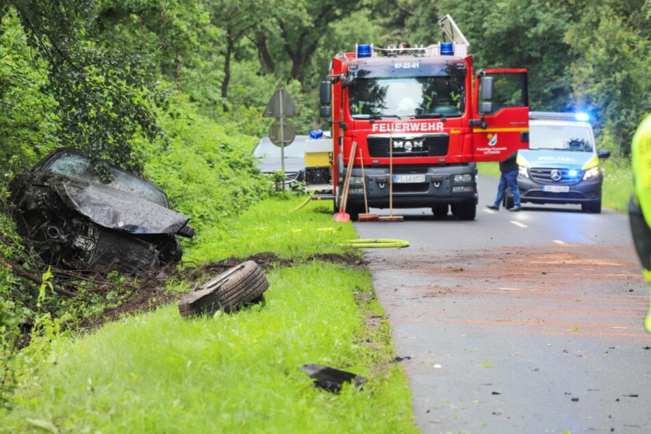 Der Wagen der 50-Jährigen schleuderte in den Seitenraum und überschlug sich.