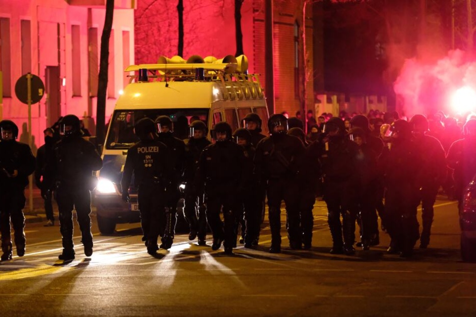 Beamte der Polizei während der "TAG X+1"-Demo.