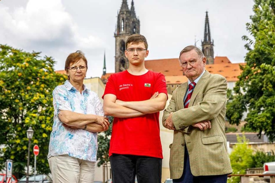 Die Meißner Eva-Maria (61), Cornelius (20) und Hansjörg Weber (68) ärgern sich über den Verlust des Familien-Trabis.