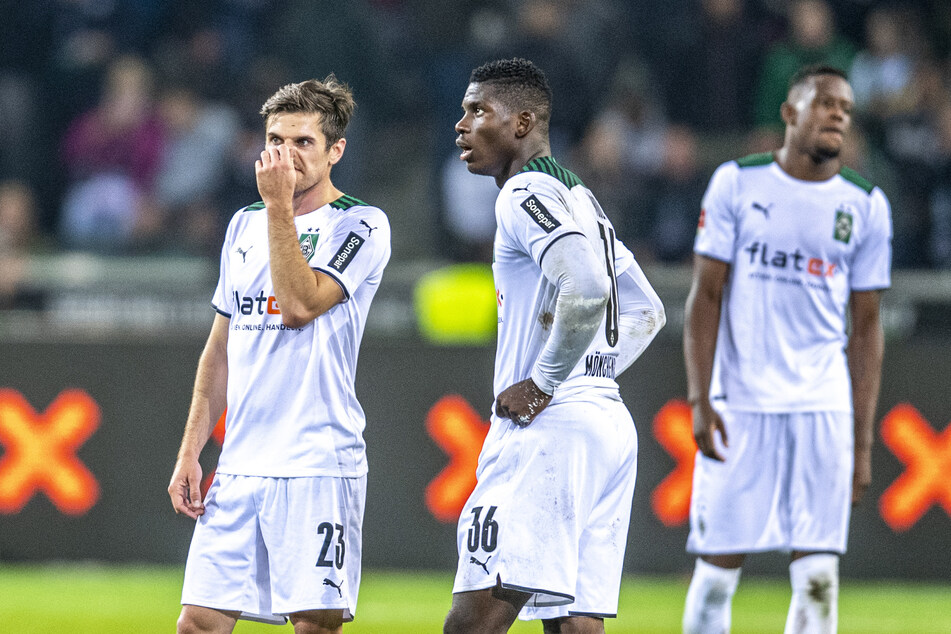 Das Gladbach-Trio um Jonas Hofmann (29, v.l.), Breel Embolo (24) und Denis Zakaria (24) musste sich nach der Partie fragen, warum nicht mehr aus den Chancen gemacht wurde.