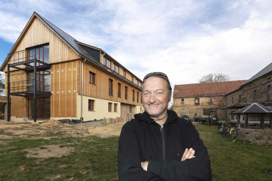 Stolzer Bauherr: Andreas Reitmann hat das Wohnhaus des Vierseithofs, der den Ort Liebon bildet, fast fertig saniert.