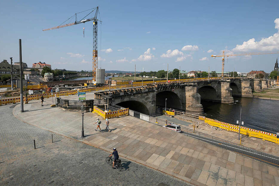 An der Augustusbrücke wird seit April 2017 gebaut.