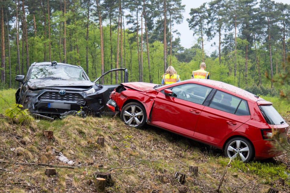 Der Skoda und der Toyota überschlugen sich bei dem Unfall.
