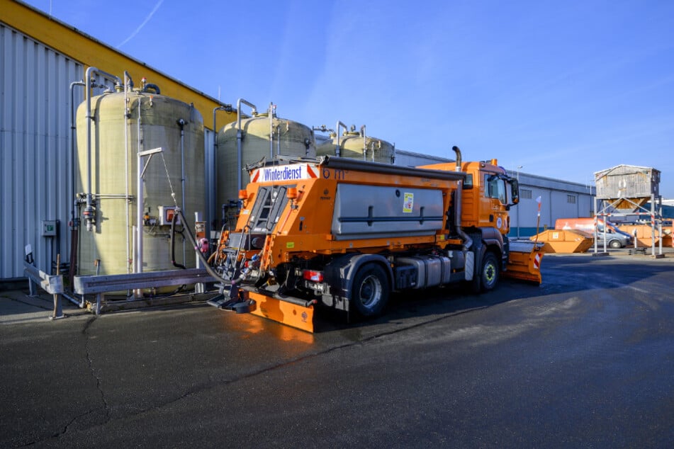 Ein ASR-Streufahrzeug nimmt Sole auf – ohne diese Mischung geht im Winter kaum etwas.
