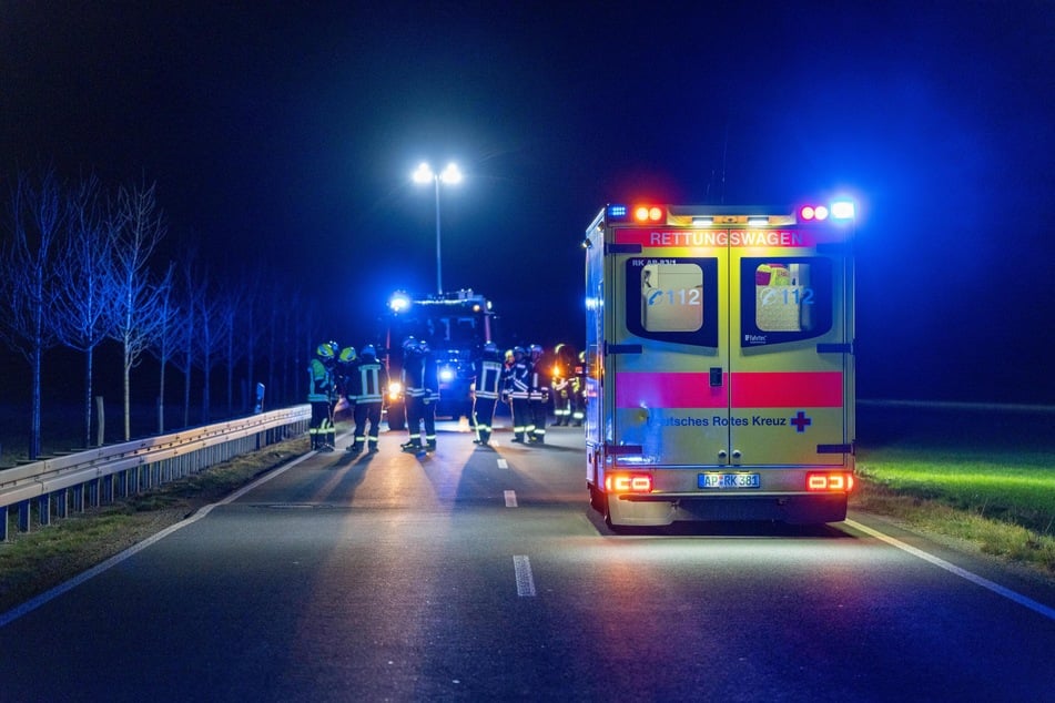 Die Landstraße war nach dem Unfall voll gesperrt.