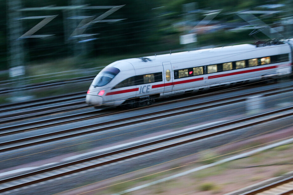 Bei 160 km/h musste der Zugführer eines Intercity-Zuges plötzlich eine Vollbremsung machen. (Symbolfoto)