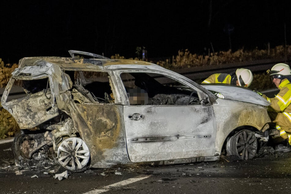 Der Kleinwagen explodierte nach dem Crash – Mutter und Tochter konnten nur noch tot geborgen werden. (Archivfoto)