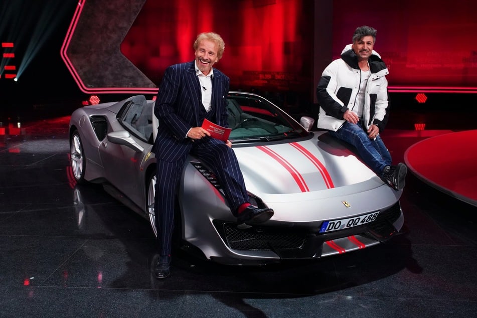 Der Dortmunder Lotto-Millionär Kürsat Yildirim alias Chico kam mit seinem neuen Ferrari ins RTL-Studio gefahren.
