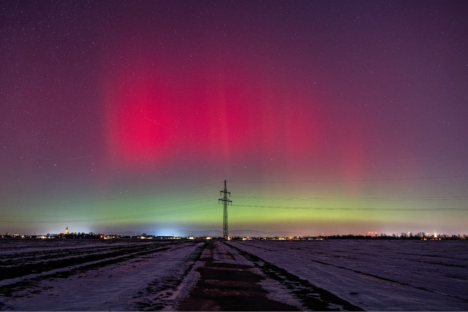 Auch über Niederbayern ergab sich ein verzückender Anblick aus feiner Schneedecke und Himmelsleuchten.
