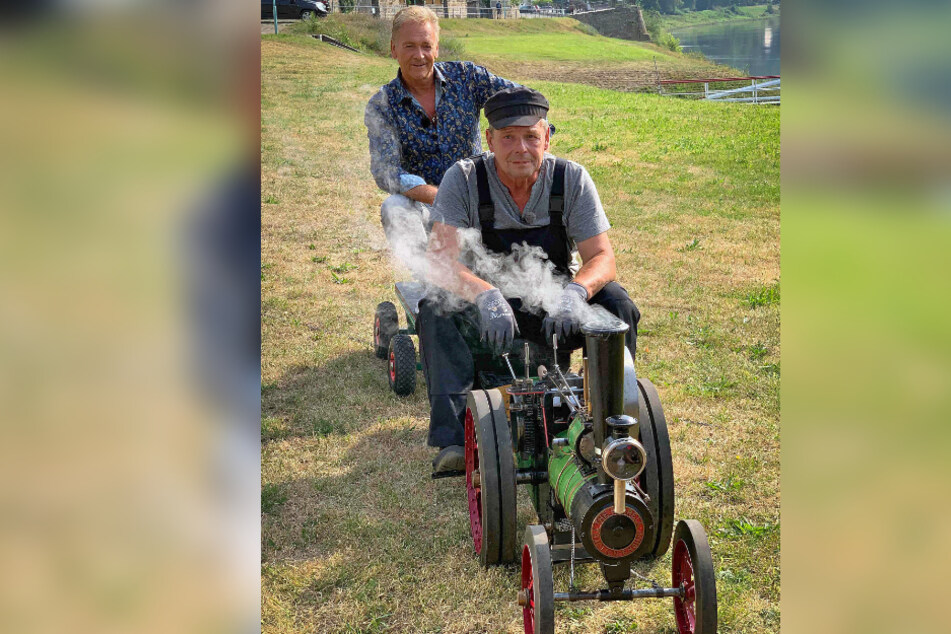 Berger durfte auch auf einer Mini-Eisenbahn Platz nehmen und machte dabei richtig Dampf.