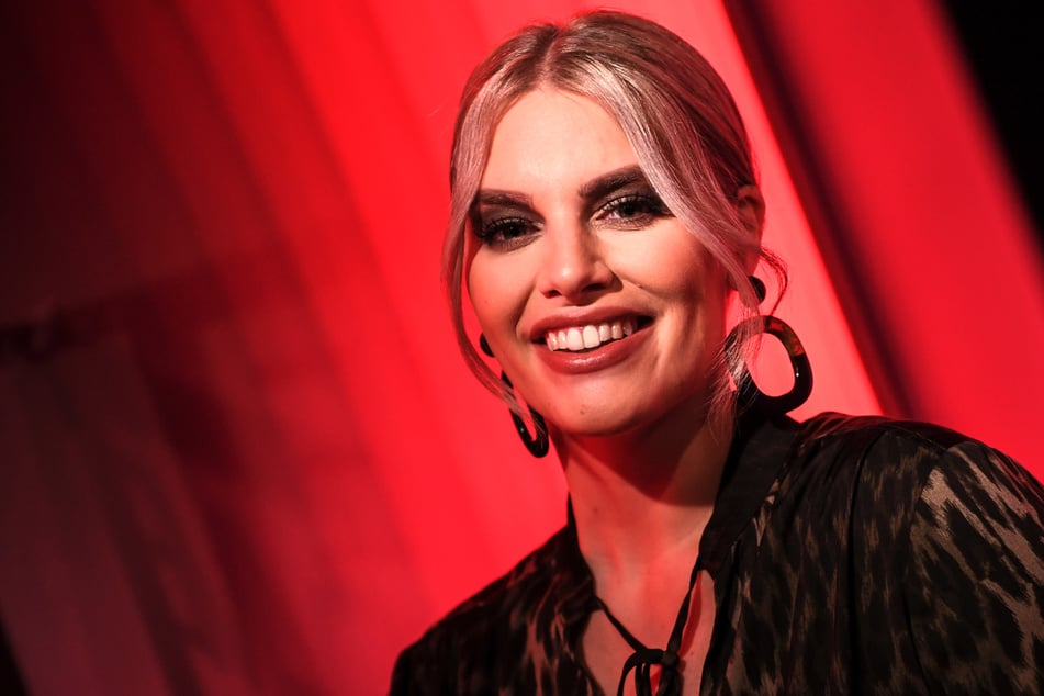 Angelina Kirsch (38) nimmt ihre Follower bei ihrem Kampf gegen die schmerzhafte Fettverteilungsstörung mit.