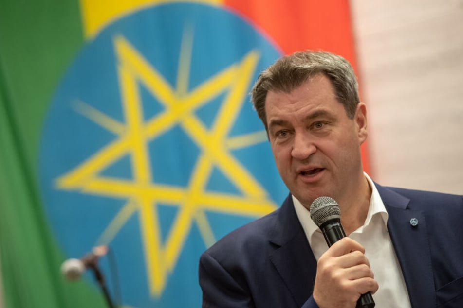 Markus Söder (CSU), Ministerpräsident von Bayern, spricht während seiner Reise nach Äthiopien in der Hauptstadt.